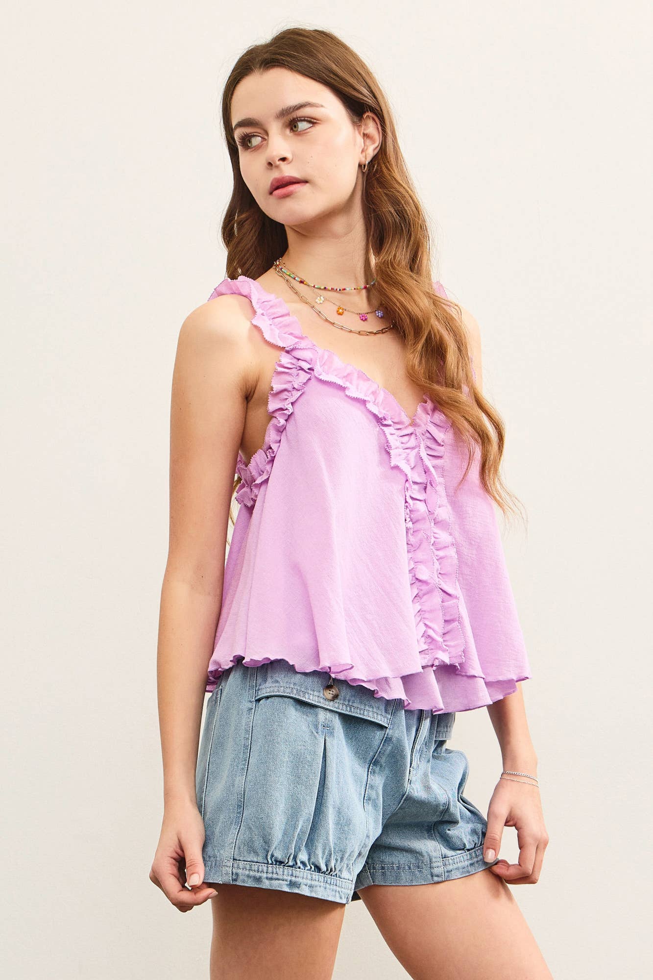 GATHERED RUFFLE STRAP V NECK TOP: White / S